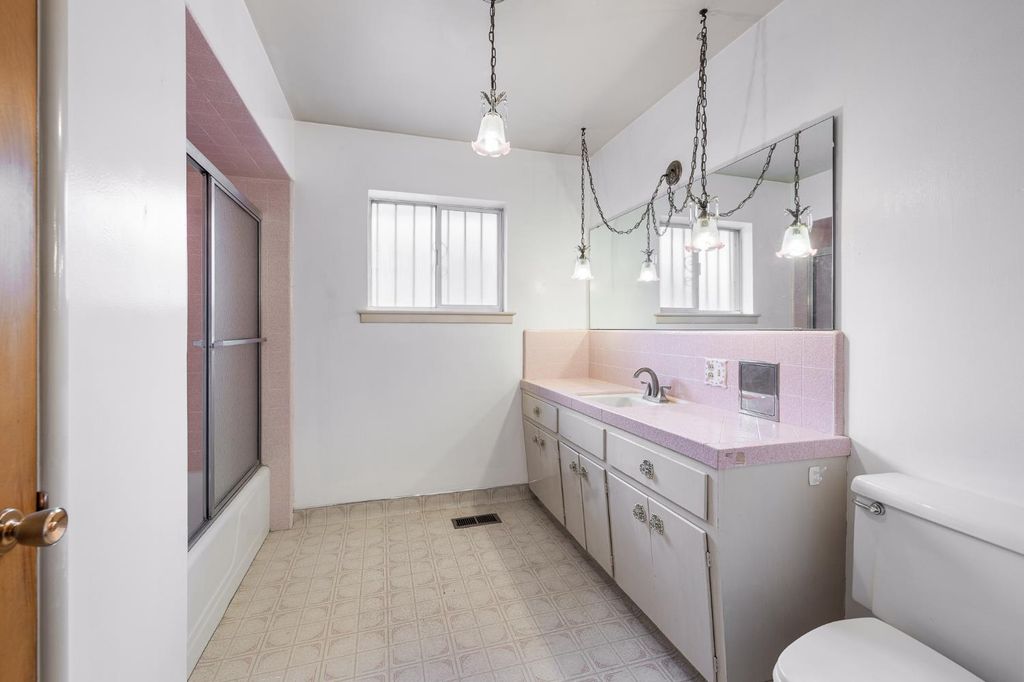 Image 17 of property listing at 4948 E Townsend Avenue, Fresno, CA 93727