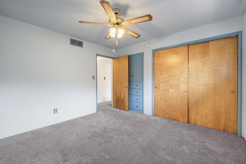 Image 18 of property listing at 4948 E Townsend Avenue, Fresno, CA 93727