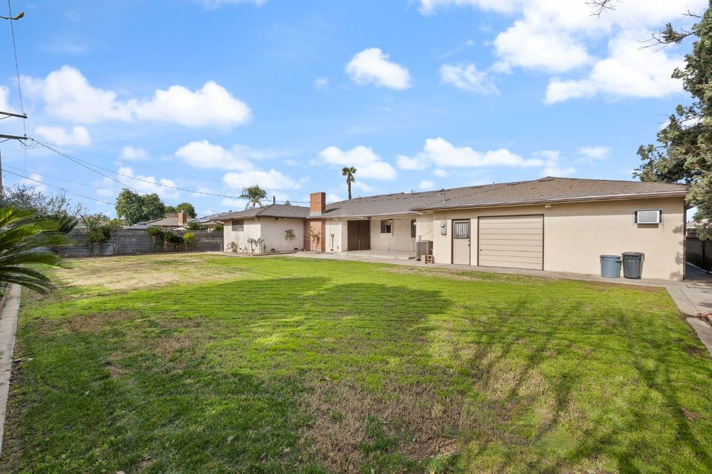 Image 25 of property listing at 4948 E Townsend Avenue, Fresno, CA 93727