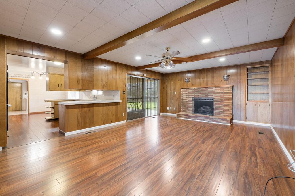 Image 5 of property listing at 4948 E Townsend Avenue, Fresno, CA 93727