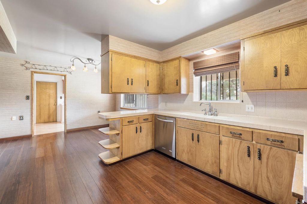 Image 7 of property listing at 4948 E Townsend Avenue, Fresno, CA 93727