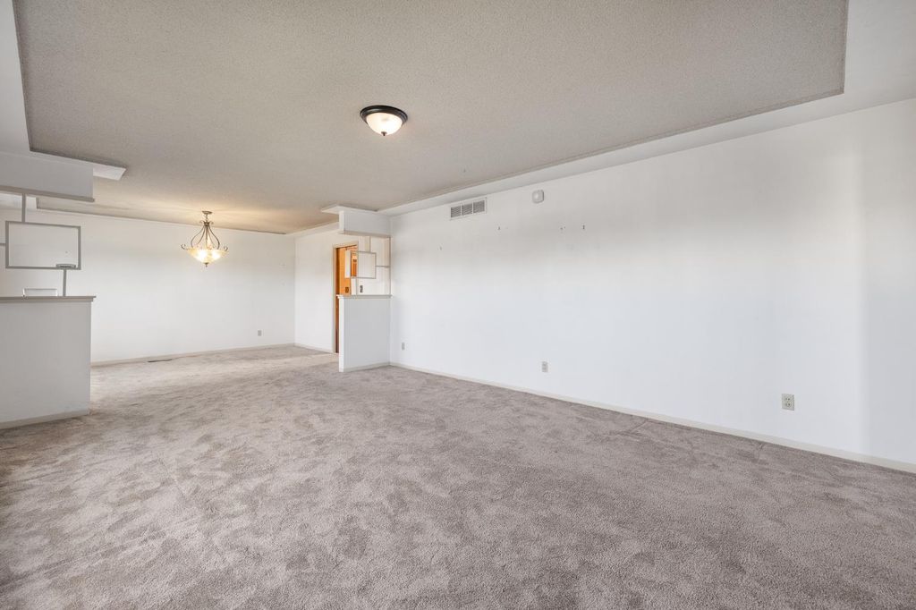 Image 9 of property listing at 4948 E Townsend Avenue, Fresno, CA 93727