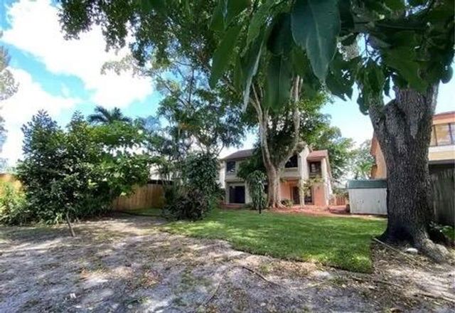 8321 SW 39th Court, Davie, FL 33328