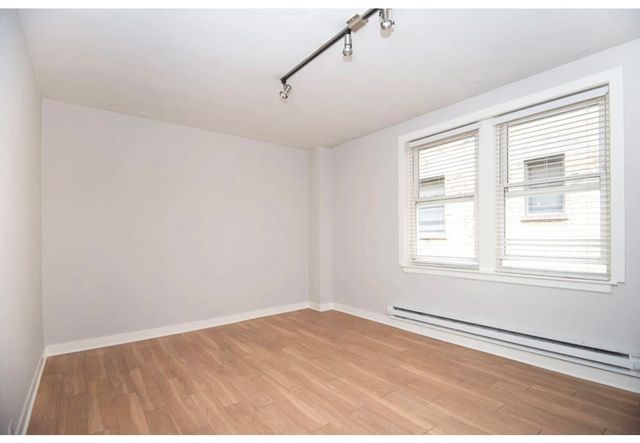511 W Belmont Avenue 34, Chicago, IL 60657
