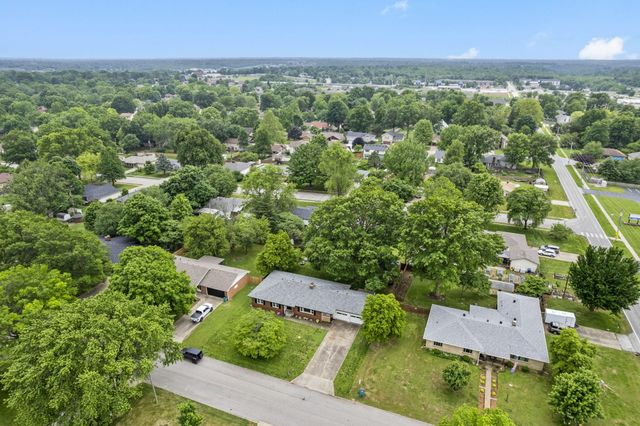 1514 West Swan Street, Springfield, MO 65807