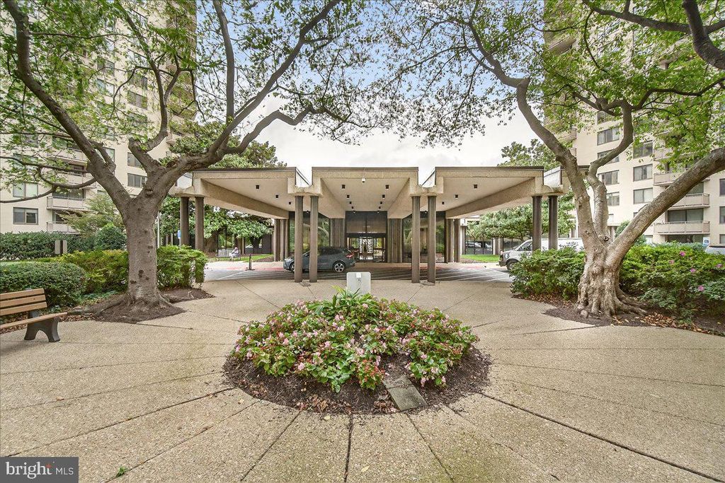 5225 POOKS HILL RD #1816N, Bethesda, MD 20814