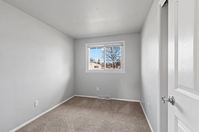 1914 LILAC LANE, Green Bay, WI 54302