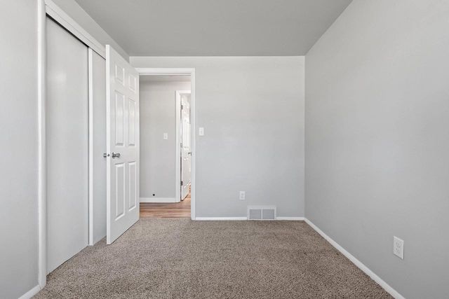 1914 LILAC LANE, Green Bay, WI 54302