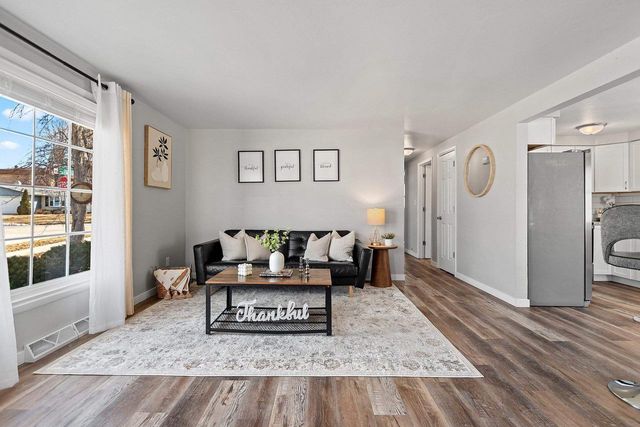 1914 LILAC LANE, Green Bay, WI 54302