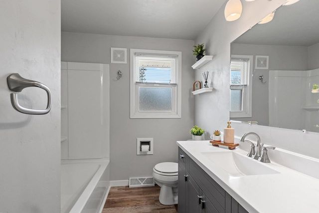 1914 LILAC LANE, Green Bay, WI 54302