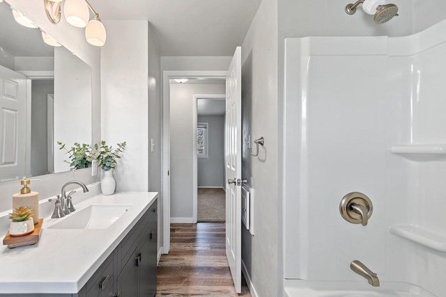 1914 LILAC LANE, Green Bay, WI 54302