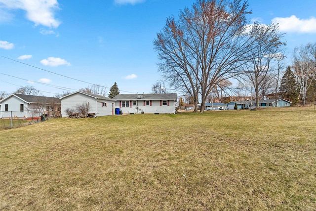 1914 LILAC LANE, Green Bay, WI 54302