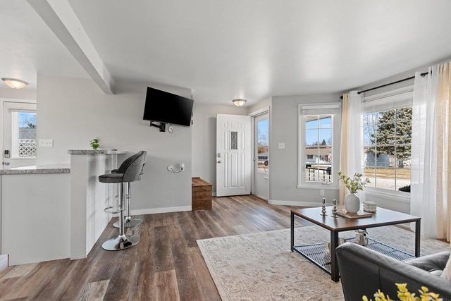 1914 LILAC LANE, Green Bay, WI 54302