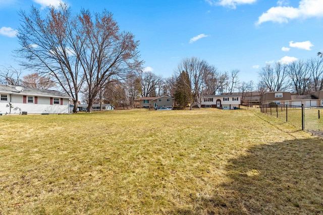 1914 LILAC LANE, Green Bay, WI 54302