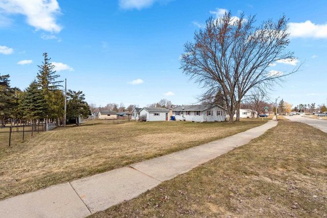 1914 LILAC LANE, Green Bay, WI 54302