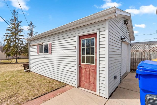 1914 LILAC LANE, Green Bay, WI 54302