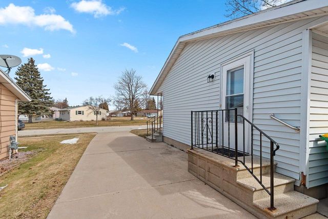 1914 LILAC LANE, Green Bay, WI 54302