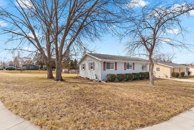 1914 LILAC LANE, Green Bay, WI 54302