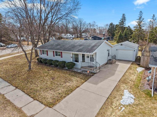 1914 LILAC LANE, Green Bay, WI 54302