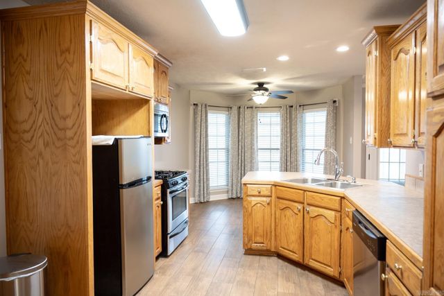 27 Hummingbird Drive, Vilonia, AR 72173