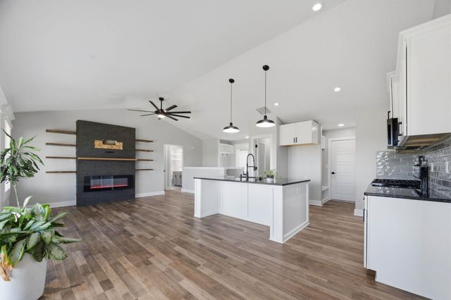 2421 E Velvet Leaf, Andover, KS 67002