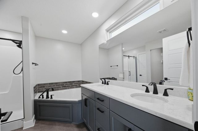 2421 E Velvet Leaf, Andover, KS 67002