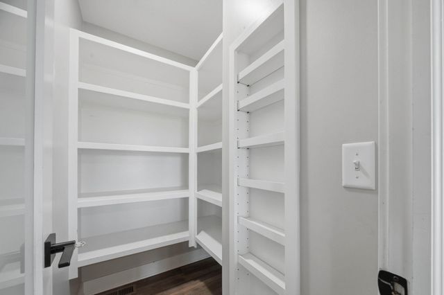 2421 E Velvet Leaf, Andover, KS 67002