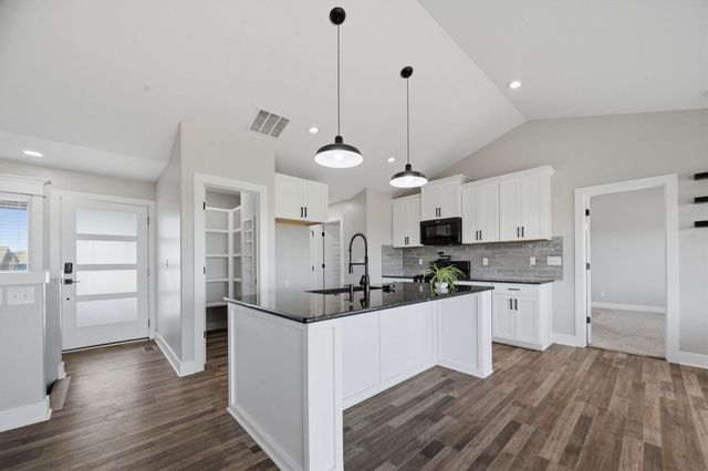 2421 E Velvet Leaf, Andover, KS 67002