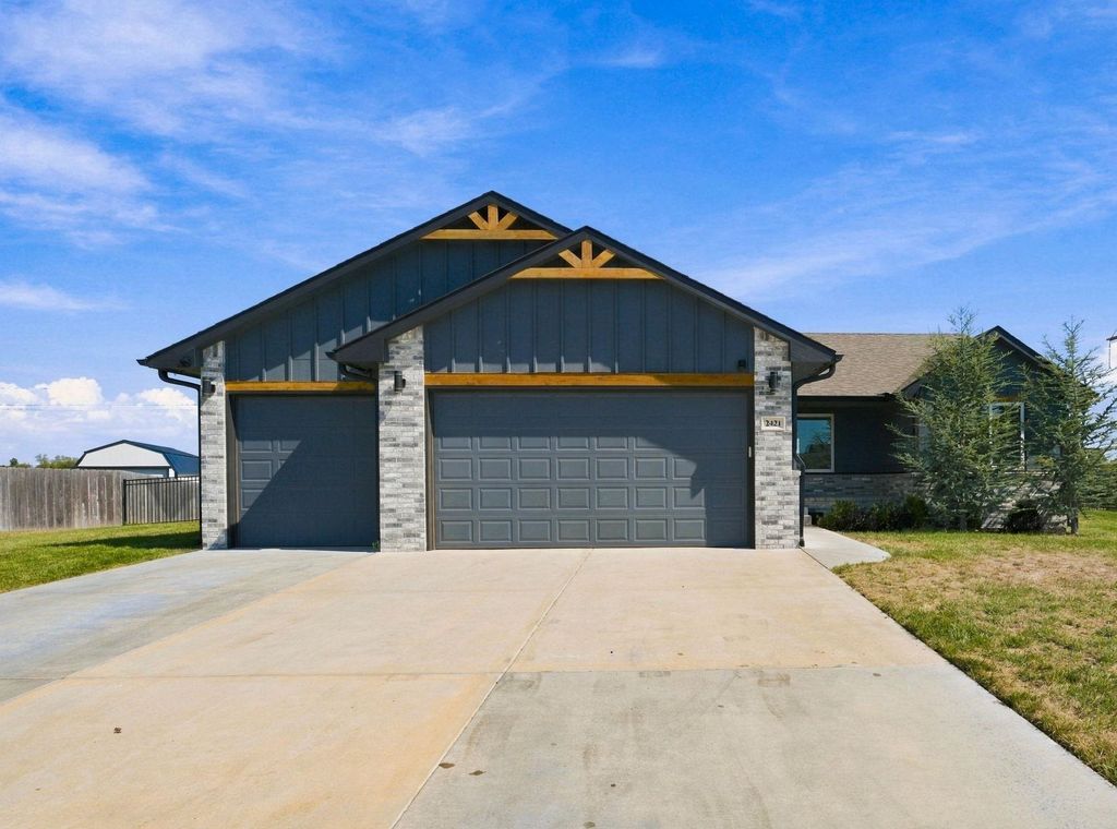 2421 E Velvet Leaf, Andover, KS 67002