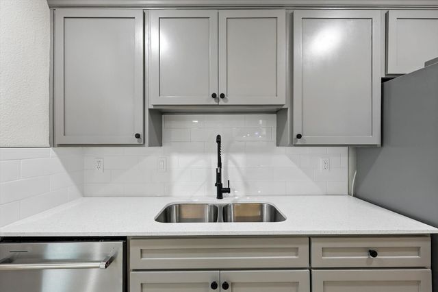 5221 Knox Drive, The Colony, TX 75056