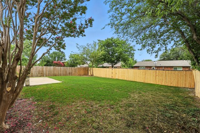 5221 Knox Drive, The Colony, TX 75056