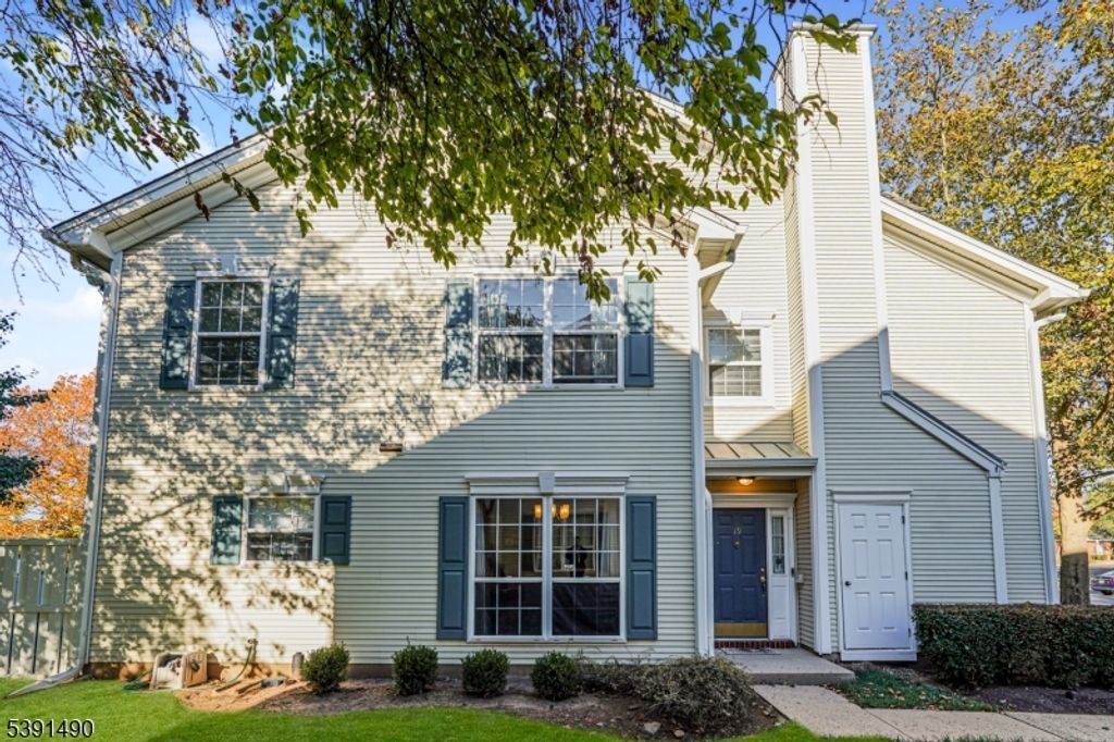 19 Desoto Dr, Franklin Twp., NJ 08823