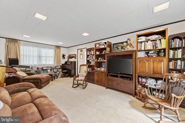 305 MERIDEN DR, Newark, DE 19711