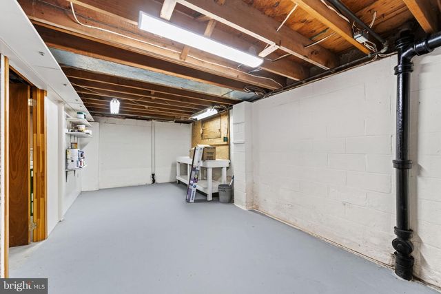 305 MERIDEN DR, Newark, DE 19711