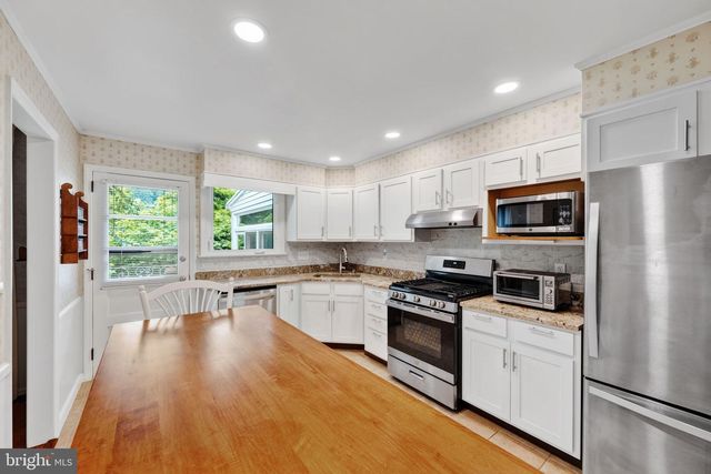 305 MERIDEN DR, Newark, DE 19711
