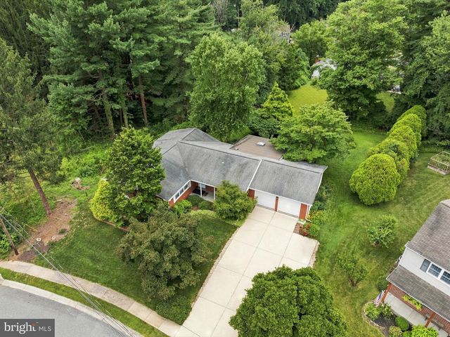 305 MERIDEN DR, Newark, DE 19711