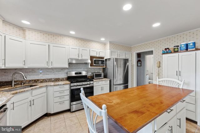 305 MERIDEN DR, Newark, DE 19711