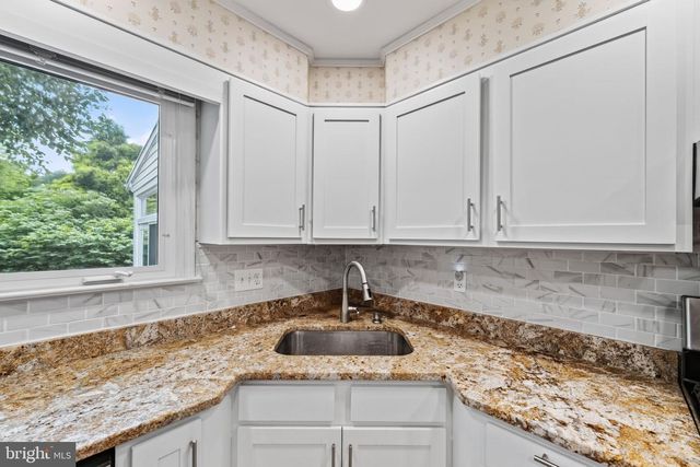 305 MERIDEN DR, Newark, DE 19711