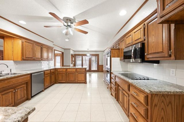 916 Fox Hill Drive, Edmond, OK 73034