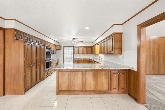 916 Fox Hill Drive, Edmond, OK 73034