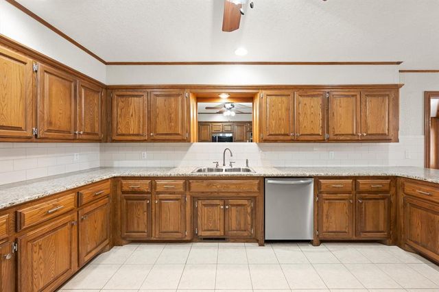 916 Fox Hill Drive, Edmond, OK 73034