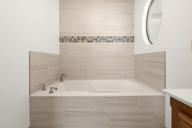 916 Fox Hill Drive, Edmond, OK 73034