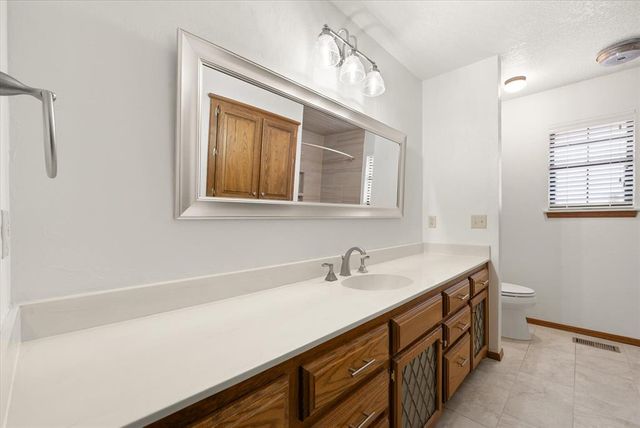 916 Fox Hill Drive, Edmond, OK 73034