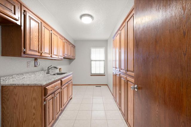 916 Fox Hill Drive, Edmond, OK 73034