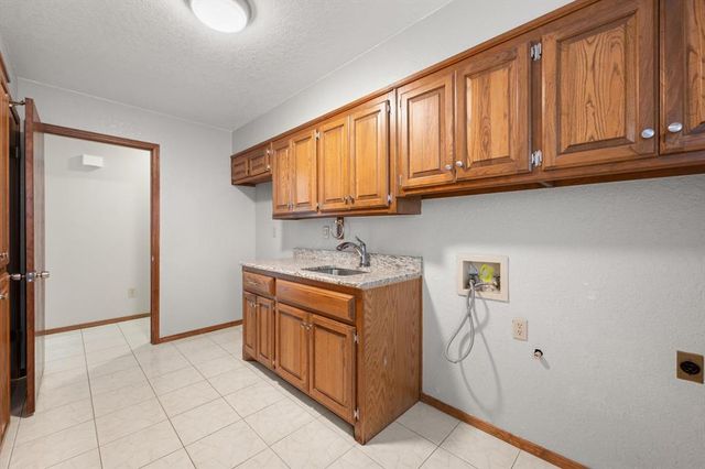 916 Fox Hill Drive, Edmond, OK 73034