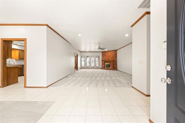 916 Fox Hill Drive, Edmond, OK 73034