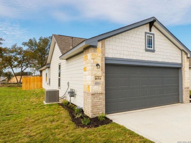 16531 Ginger Crossing, Elmendorf, TX 78112
