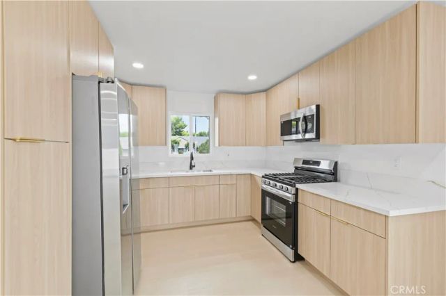 28201 Hot Springs, Canyon Country, CA 91351