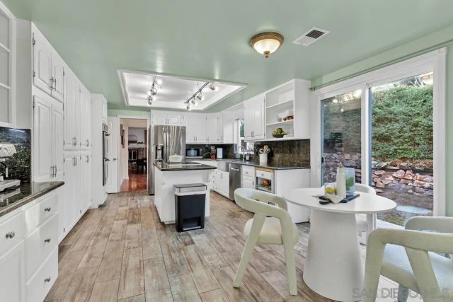 2460 Reill View Dr, Escondido, CA 92025