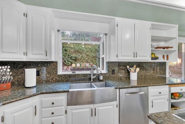 2460 Reill View Dr, Escondido, CA 92025